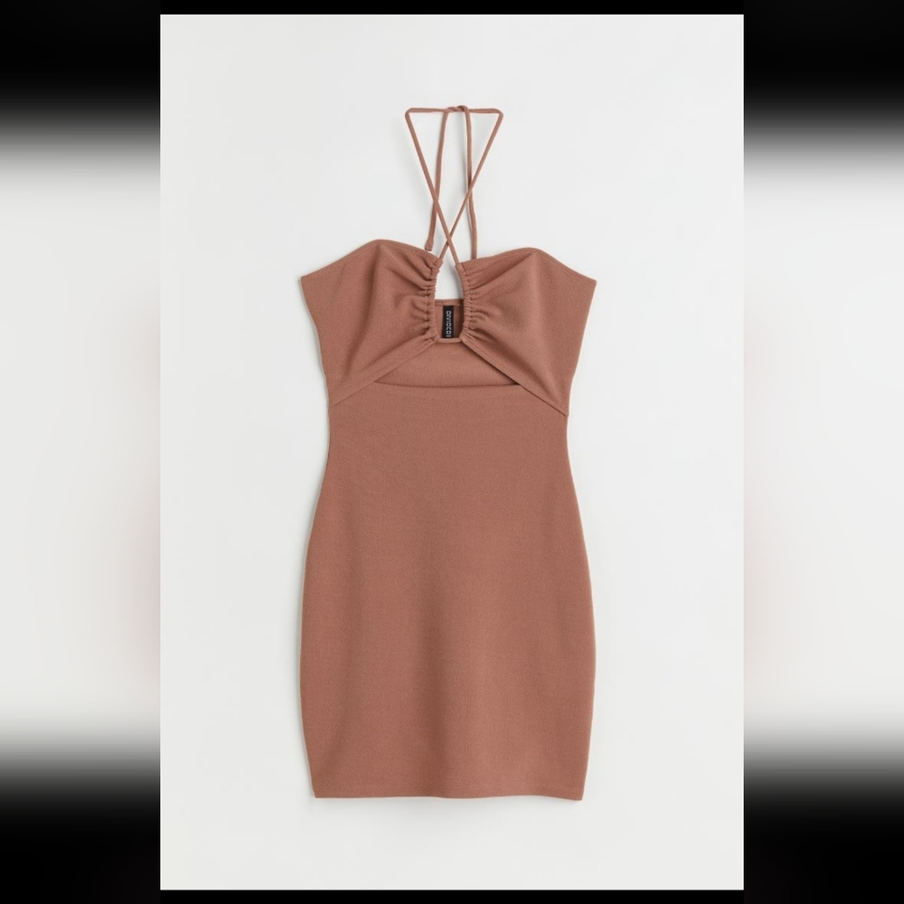 Bodycon dress with cut-out